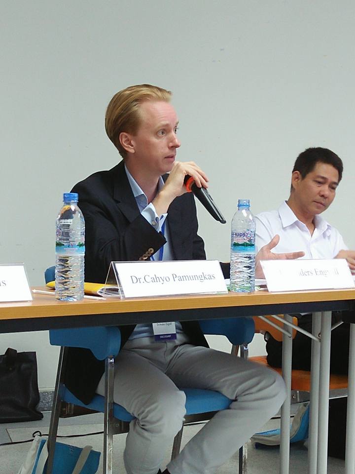 pnc2017's tweet photo. Dr. Anders Engvall ผู้อภิปรายคนที่2 หัวข้อ "การพูดคุยสันติภาพและการเจรจาสันติภาพในซูดานใต้เนปาลและปาปัว" #PNC2017 https://t.co/UCCTQJ286a