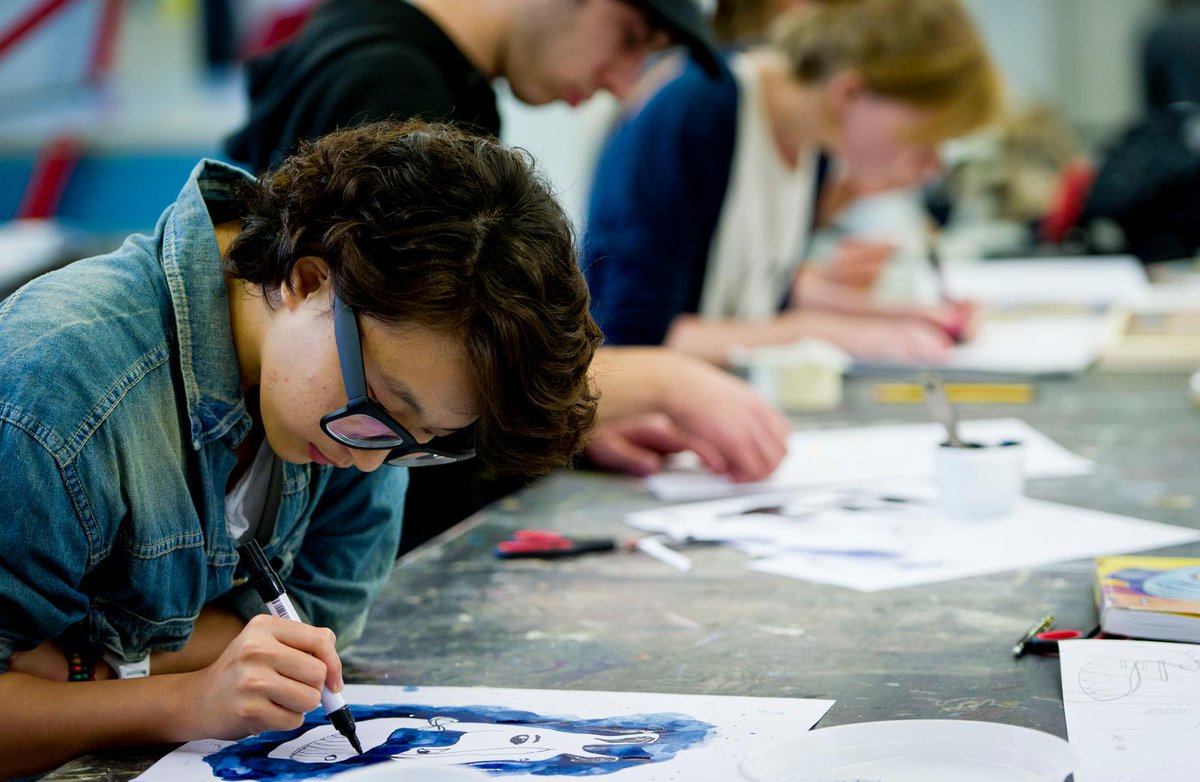 trouw's tweet image. Middelbare scholen gaan na twee jaar voortgezet onderwijs een nieuw advies geven, aan alle leerlingen s.trouw.nl/4452946