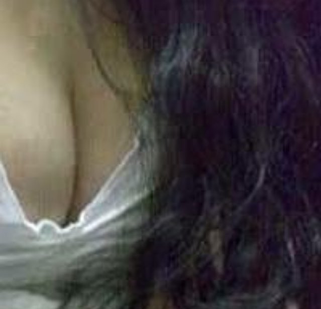ممحونه مره اااه نفسي أكون بحضنك فحلي ونت حط ايدك وحده علي كسي وثانيه علي صدري اااح
