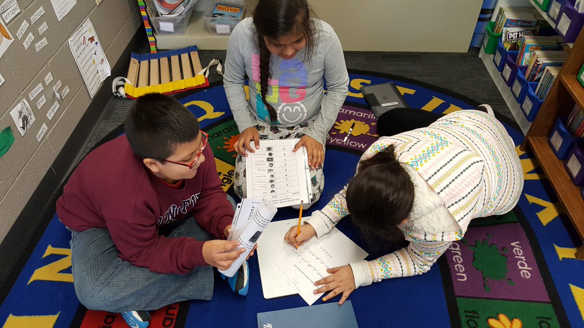 ethomp711's tweet photo. These third graders used teamwork to break out! @maestrazimm  @breakoutEDU #teamwork #Problemsolved #perseverance https://t.co/pXGuwvl8lJ