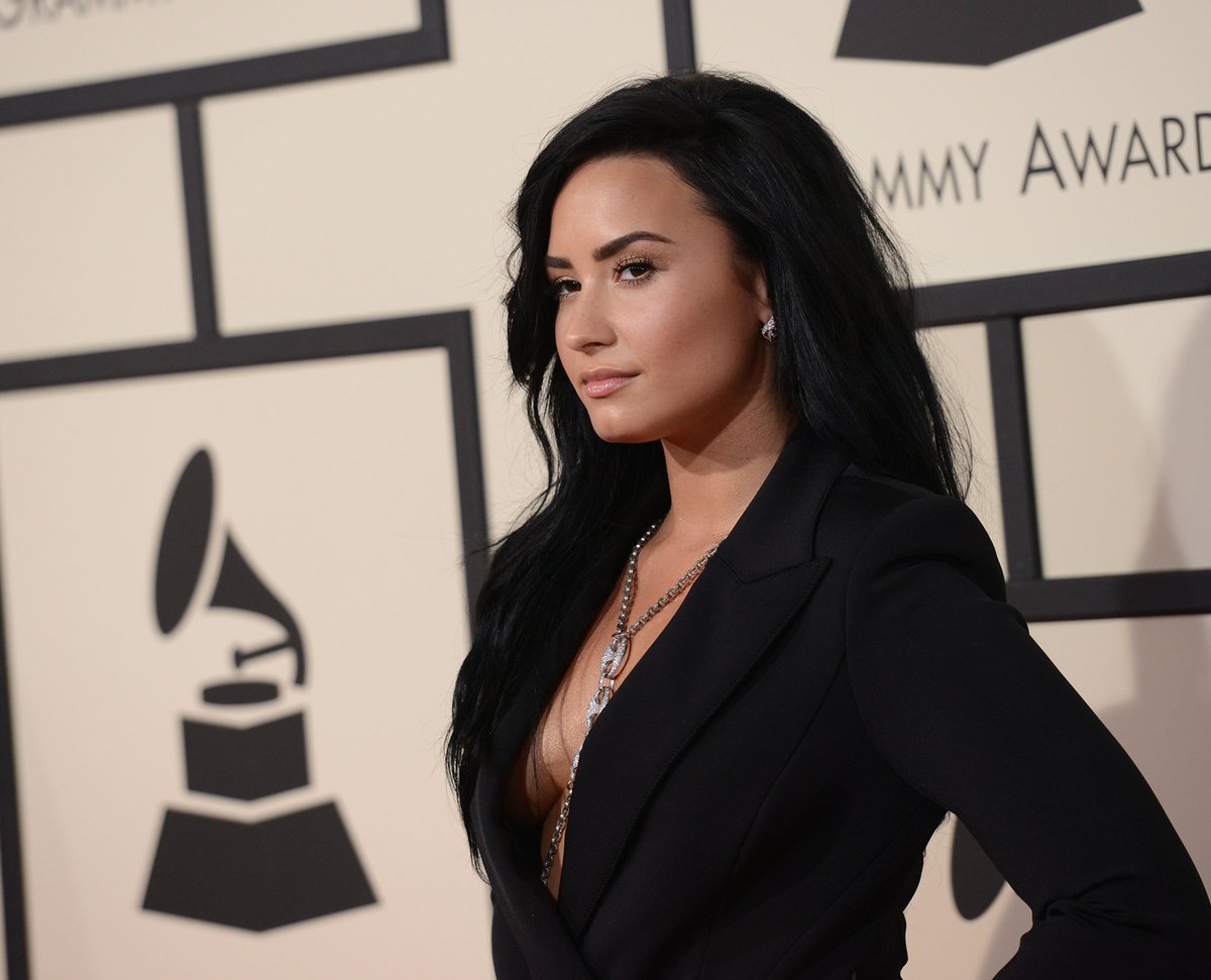 portallovato's tweet photo. "Ganhar um GRAMMY é o auge do sucesso para um artista na indústria da musica." - Demi #Lovatics #BestFanArmy #iHeartAwards https://t.co/ZlxTl1Dn0Z