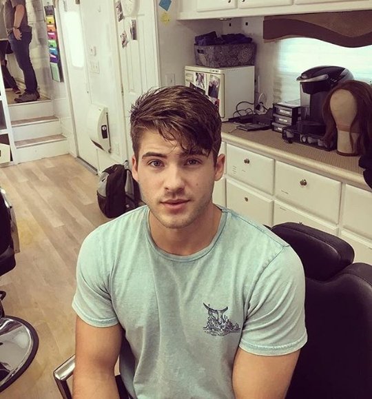 Cody Christian
💫rt si te parece lindo fav si no💫