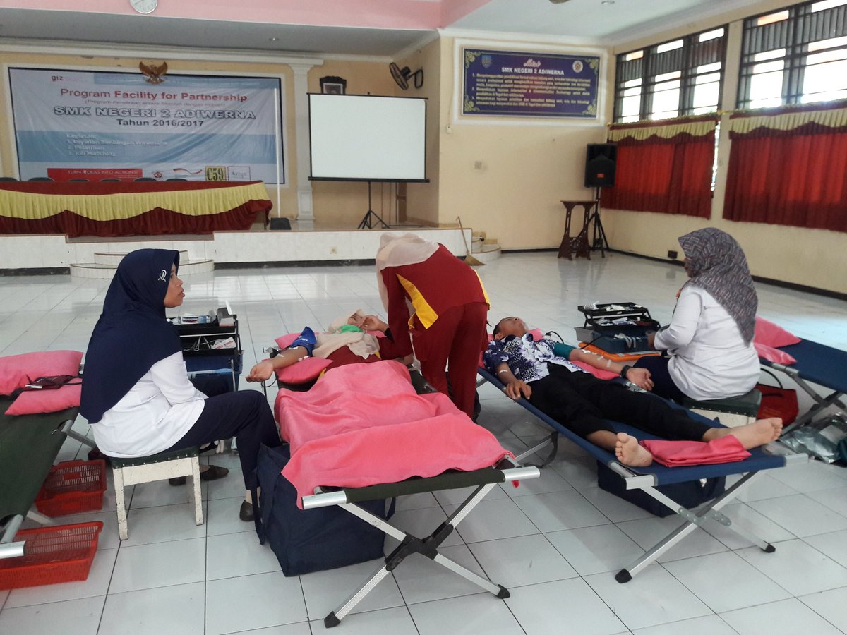 Smkn2Adiwerna's tweet photo. Pelaksanaan #donordarah #PMI #kabtegal . https://t.co/ILIvFoVskE