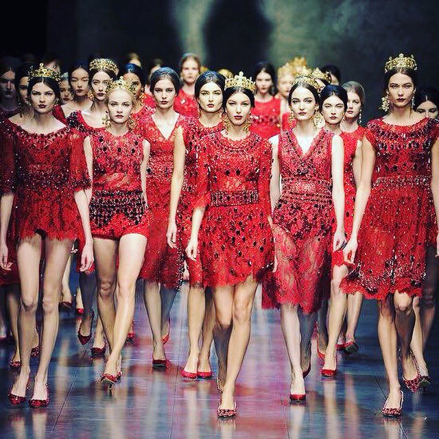 CimeModa's tweet photo. ¡La MODA es FASCINANTE!
Licenciatura en Diseño de Moda y Calzado.
Conce más: https://t.co/azt73HCZE7
#EstudiaModa en #CimeModa https://t.co/mv4K9kh5Y1