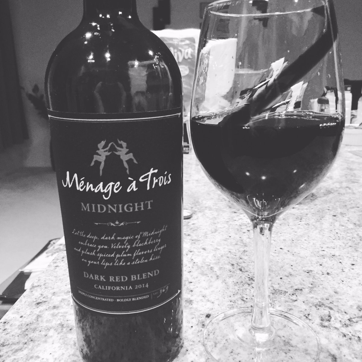 AngieKays75's tweet photo. Well hello there...fancy meeting you here...#ilovewine #redforme #oneglassortwoorthree #menageatrois #midnightredblend #blacknwhitephoto https://t.co/KG6xCYJRhQ