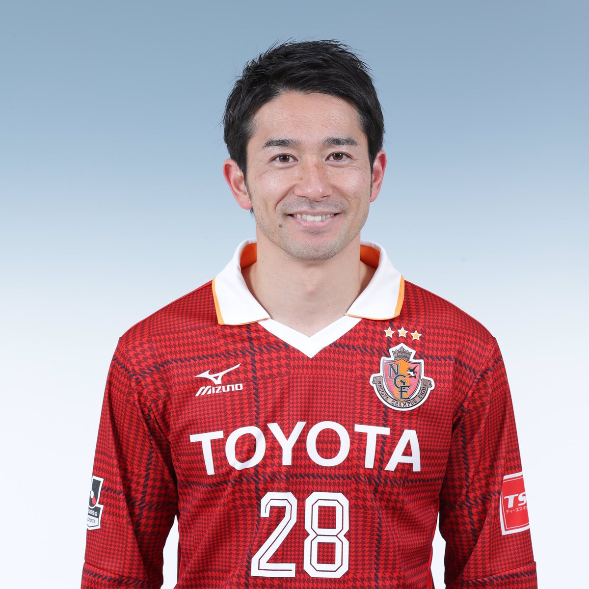 名古屋グランパス Nagoya Grampus 17シーズン 新ユニフォーム 現在の予約top3は 1位 玉田圭司選手 28 2位 佐藤寿人選手 11 3位 田口泰士選手 7 1 24 火 迄にご予約いただくと2 26 日 の開幕戦迄にお届けします T Co Spydxtotbf