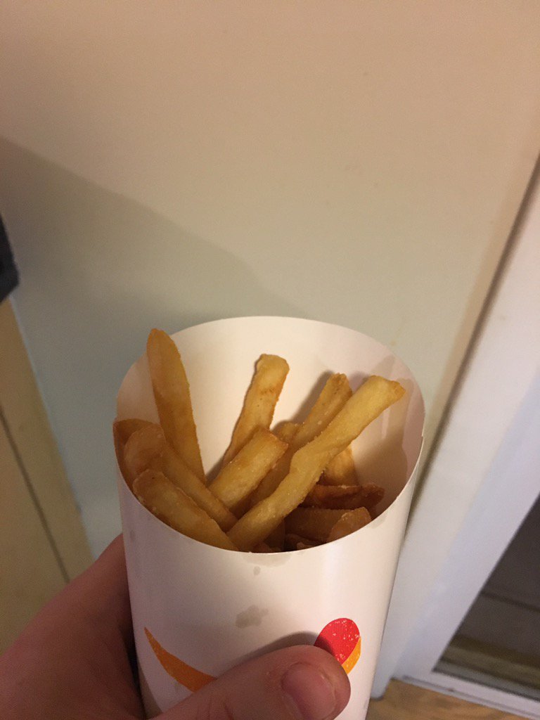 Seanstir's tweet photo. Hey @BurgerKing @ 393 Wash. St. Weymouth, thanks for being so generous with the "large" fry. Plenty for my 2 kids! https://t.co/N9XTqcd9j3