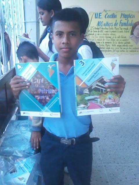 ReyberJCastillo's tweet photo. Estudiamos y luchamos<3 Entrega Coleccion Bicentenario
#ObeCeciliaMujica 
@OBEYaracuy @GeneGRodriguez @JULIOLEONYARA  @NicolasMaduro https://t.co/CfFZ6iE4Qb