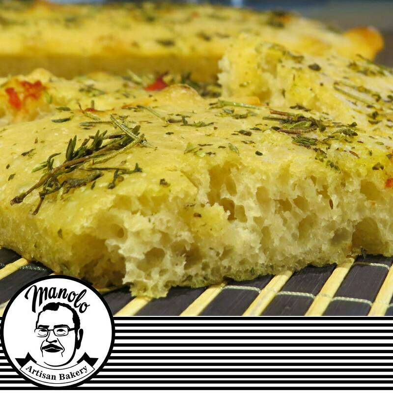 manolobakery's tweet photo. Hoy nos provocó comernos una focaccia, y quedó brutal, super esponjosa, con un 80% de hidratación, la proxima viene Full plomo! #Bread #Pan https://t.co/8QWO4hfdBQ