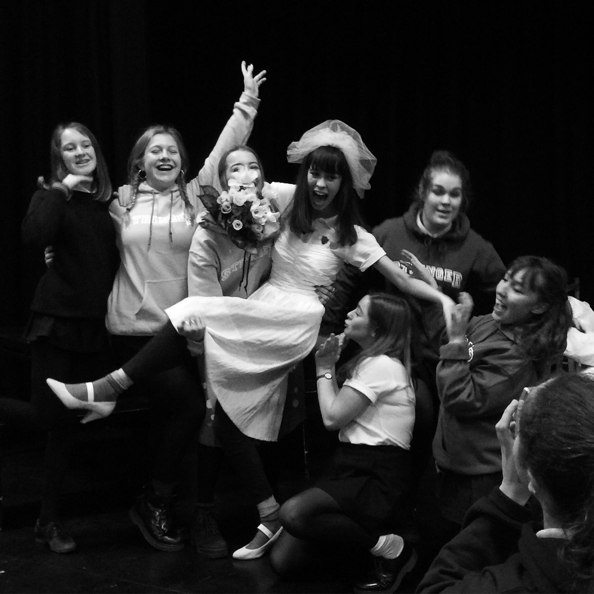 DStringerDRAMA's tweet photo. #pronoun #sneakpeak #ticketsonsalenow @PRONOUN_play @amoontainview @DorothyStringer https://t.co/LY8EI4s2Ld
