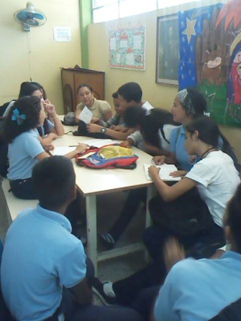 ReyberJCastillo's tweet photo. Reunion Voceros Estudiantiles U.e. "Cecilia Mujica"
#JuventudObeActiva @OBEYaracuy @NicolasMaduro @JULIOLEONYARA @FEVEEM https://t.co/j4sQARXacr