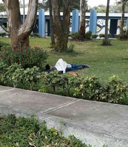 Alcaerlanoche_'s tweet photo. Ya no hay respetamiento en la Usac... jaja https://t.co/J7WcRGIQPQ