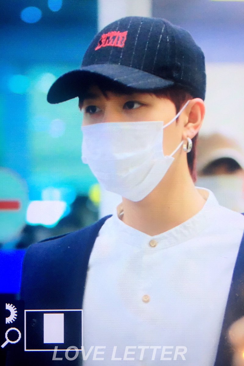 moontaeil_net's tweet photo. 170118 인공입국  

#태일 #TAEIL #NCT127 https://t.co/CBgPlKt88y
