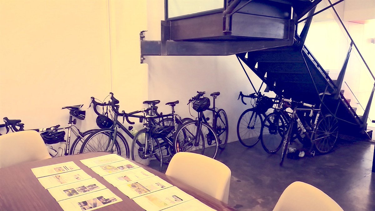 lewishaig1's tweet photo. Europeans may brave the snow, but we brave the heat! almost 40degrees yesterday and still a solid biking-to-work effort! @SMM_Aus🌞🚲 https://t.co/HLJNE7zSNn