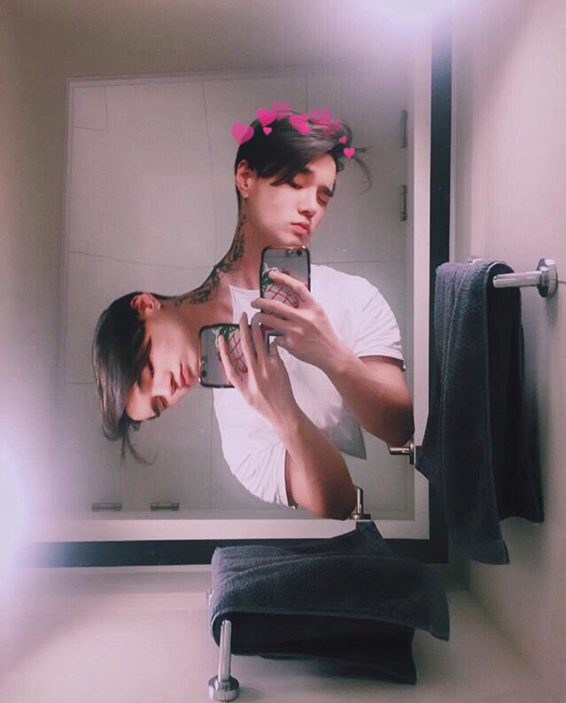 deanwithhearts's tweet photo. the fact that i hesitated on which head i should put the hearts on.... lol https://t.co/2Cpv48ysi3