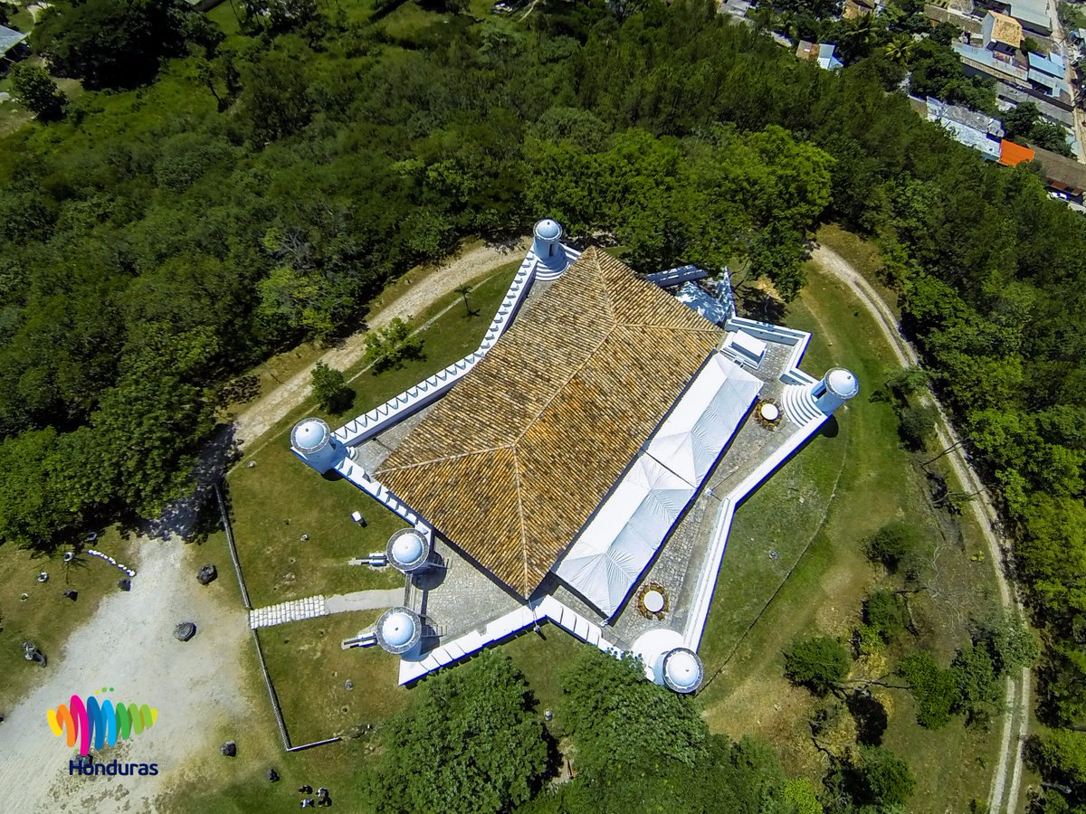 #GraciasLempira Esta ciudad empedrada, acoge varios edificios de interés histórico, iglesias y un fuerte del siglo XIX. #HondurasTravel