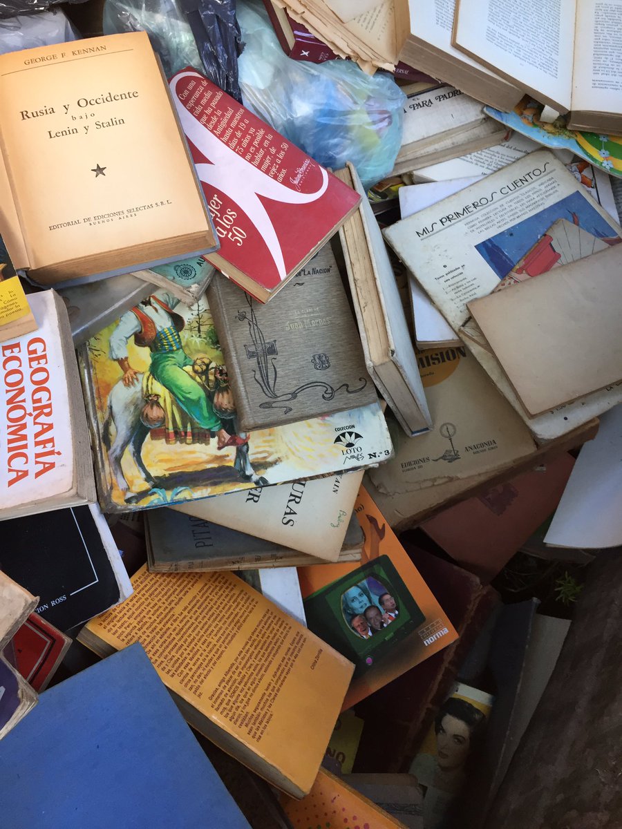 Resultado de imagen para LIBROS EN LA BASURA