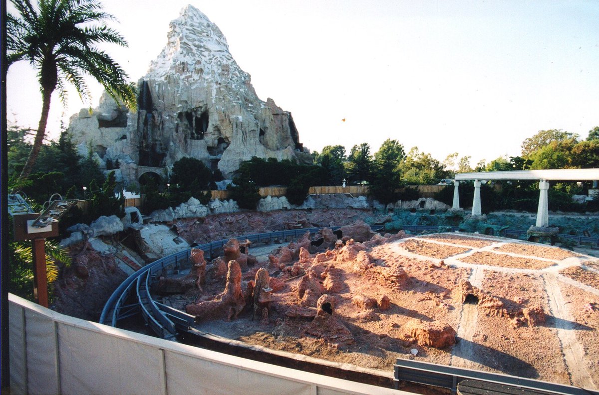 harryasdisney's tweet photo. In the making of Finding Nemo's Submarine Voyage at Disneyland https://t.co/ALSdUPgmir