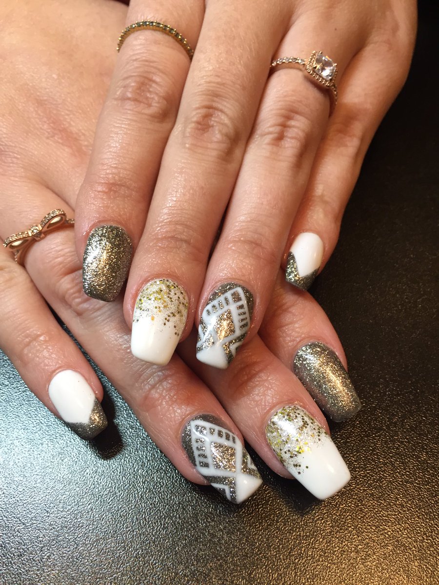 vickyanne47's tweet photo. Just a couple of this weeks nails 💅💅💅 https://t.co/qXK1Gl3U0D