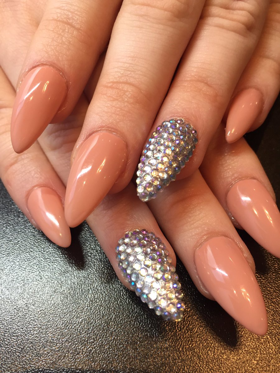 vickyanne47's tweet photo. Just a couple of this weeks nails 💅💅💅 https://t.co/qXK1Gl3U0D