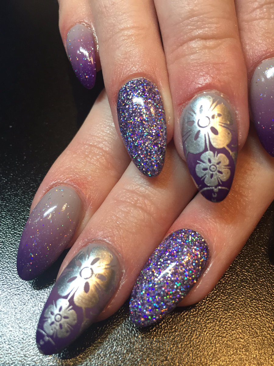 vickyanne47's tweet photo. Just a couple of this weeks nails 💅💅💅 https://t.co/qXK1Gl3U0D