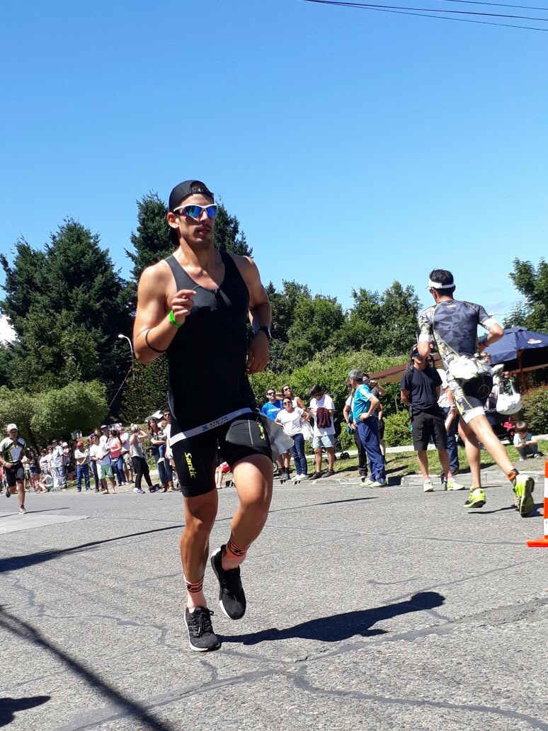 ChronosTriTeam's tweet photo. Lo que fue el IM Pucon 2017! 🏊🏻🚴🏻🏃🏻🤘🏻 #triathlon #IRONMAN703PUCON #ironman #swimbikerun #triatlon siempre acompañado de @CamilaBertrand 😍 https://t.co/5o24oeeWDR