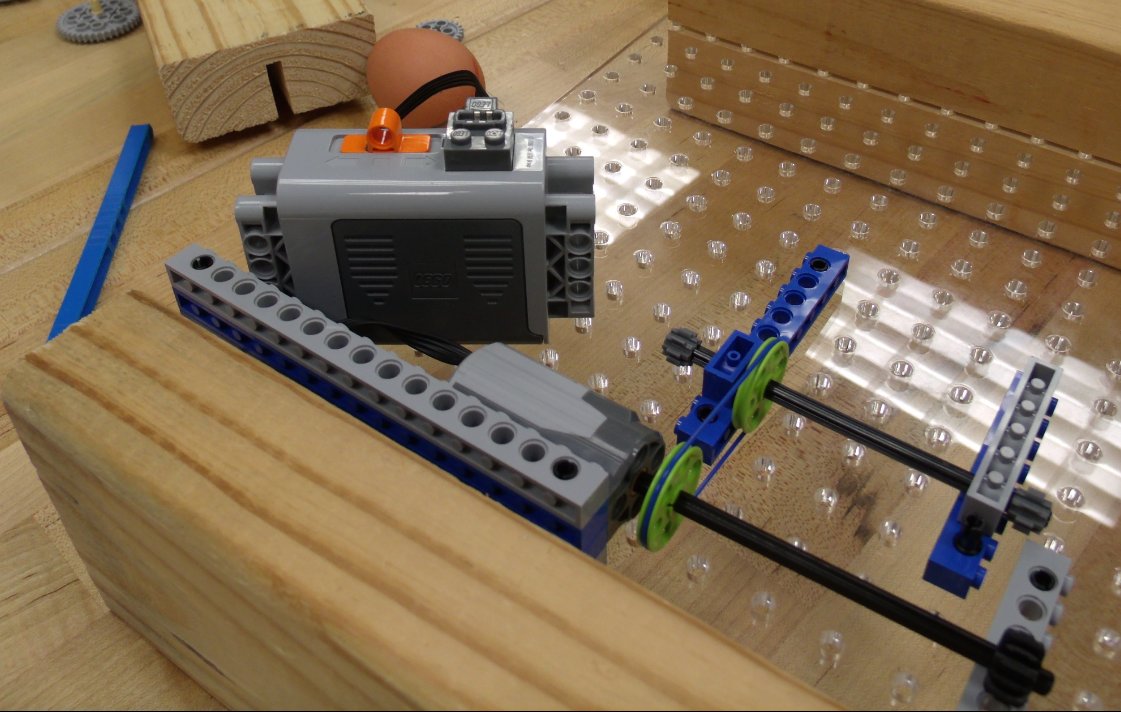 PBFerrell's tweet image. Had @FreemanLib patrons #LEGOtinkering ideas for automatic egg turners as part of #ProjectIncubator, aka #RoboHen.  Video to follow...