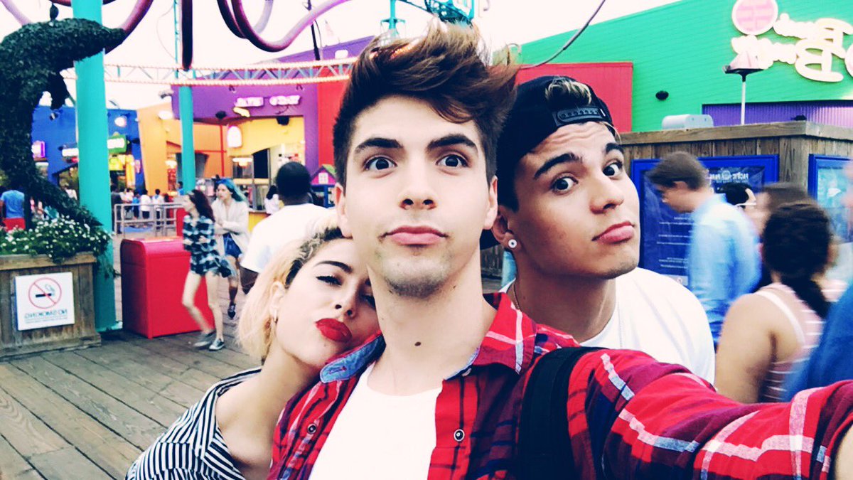 JohannVera1's tweet photo. Felices 21 @villalobossebas 🎉 Ahora si podremos salir legalmente 😂 Gracias por ser el amigo y la gran persona que eres. Se te quiere mucho. https://t.co/HqEuvwAH6P