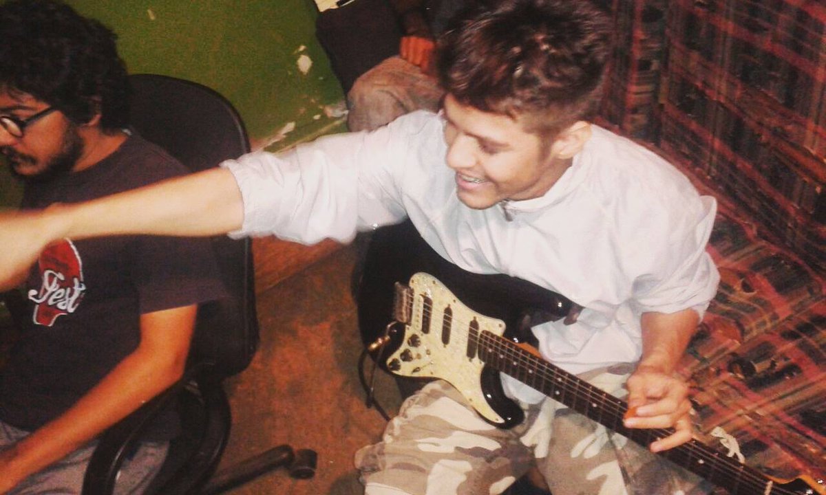 Ronald Tremont Grabando su solo en nuestro nuevo tema "En la Distancia" #recording #heavymetal #solo #guitar #music