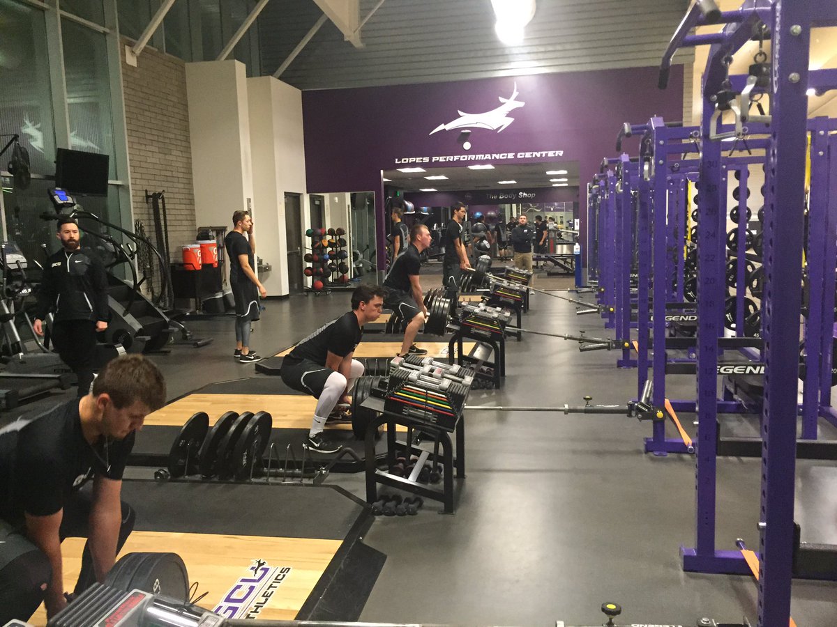 GCU_Performance's tweet photo. Baseball prepping for the season with land mine deadlifts and Plyo's #lopestrong https://t.co/pVoxugM0yI