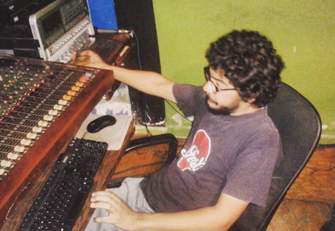 Miguel De Donato "pepo" haciendo lo suyo en <a href="/Probosestudio/">Probos Estudio</a> en la sesión de guitarras!