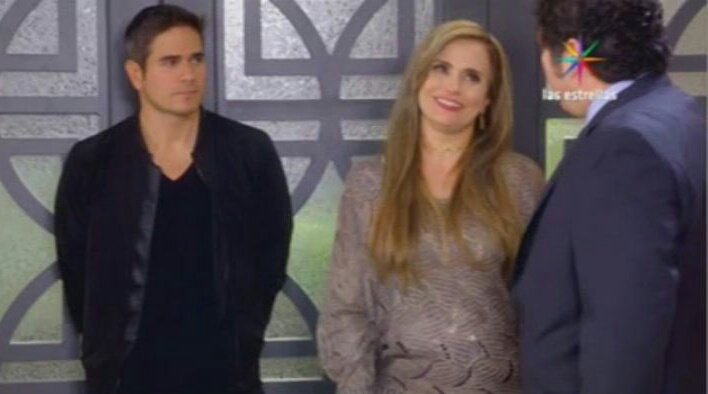 FanDaniArenas's tweet image. #Pablo @DanArenas les da la ENHORABUENA a #Antonia @crissgeithner y a #Othón @EnocLeano x retomar su relación💖💏 #DespertarContigo