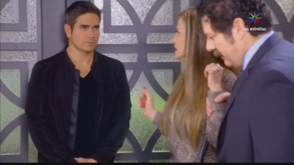 DanielArenasTF's tweet image. "@FanDaniArenas #Pablo @DanArenas les da la ENHORABUENA a #Antonia @crissgeithner y a #Othón @EnocLeano x retomar su relación💖💏 #DC"