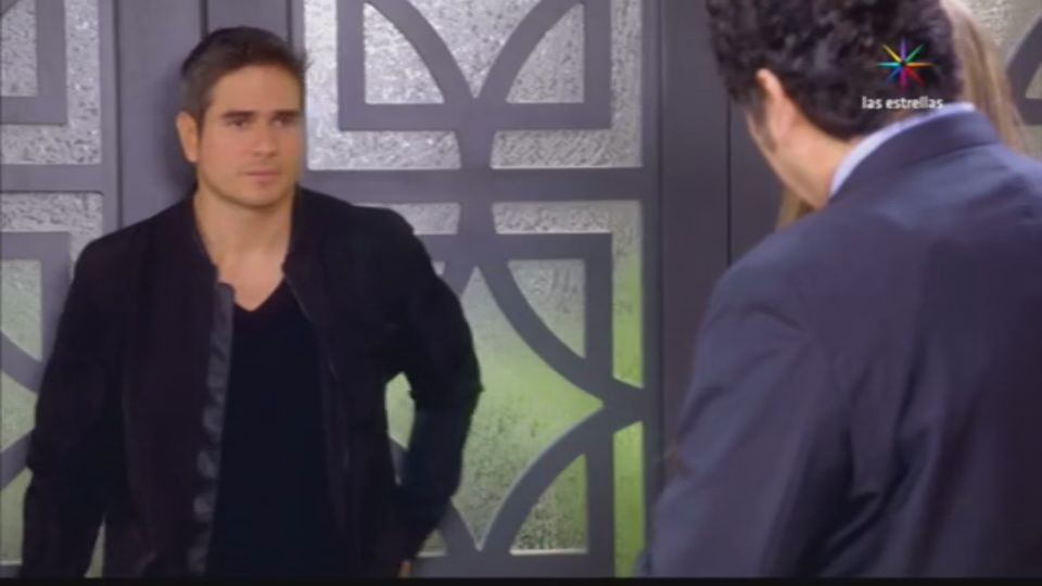 DanielArenasTF's tweet image. "@FanDaniArenas #Pablo @DanArenas les da la ENHORABUENA a #Antonia @crissgeithner y a #Othón @EnocLeano x retomar su relación💖💏 #DC"