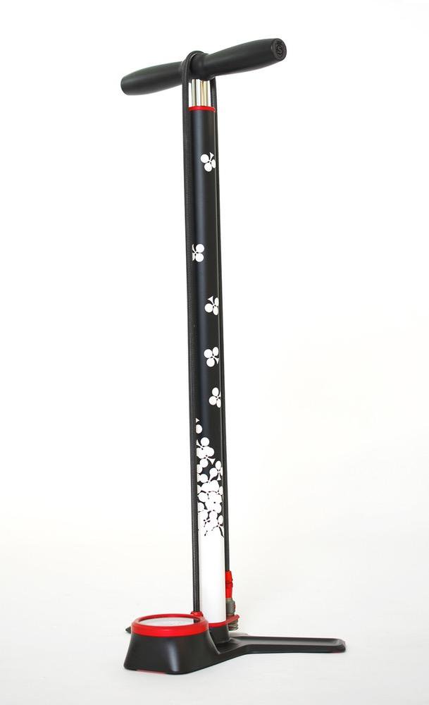 The <a href="/SILCAvelo/">SILCA</a> Super Pista Floor Pump in VéloColour style. ONE available online and ONE in store.
#VeloColour