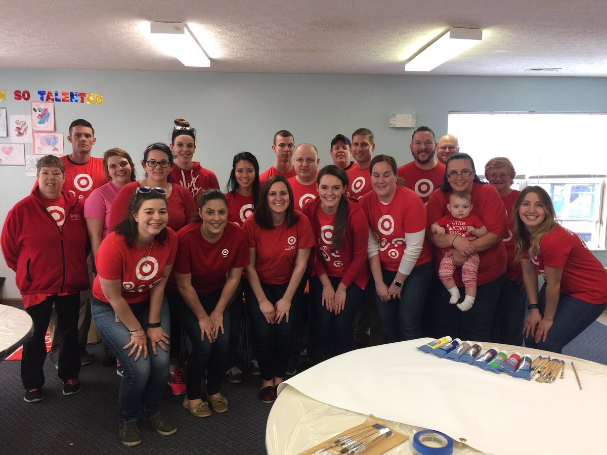 EchelonOhio's tweet photo. Had fun volunteering for Homeport MLK services for the kids!!my grandbaby Aurora did her first volunteering @ECobern    @KellySakai1. #2070 https://t.co/f2xUFjYL29