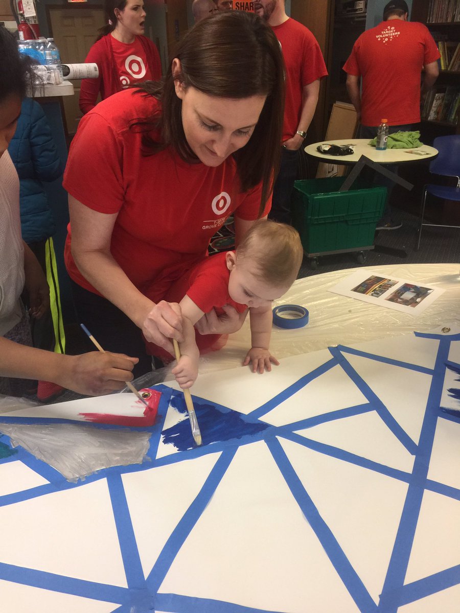 EchelonOhio's tweet photo. Had fun volunteering for Homeport MLK services for the kids!!my grandbaby Aurora did her first volunteering @ECobern    @KellySakai1. #2070 https://t.co/f2xUFjYL29