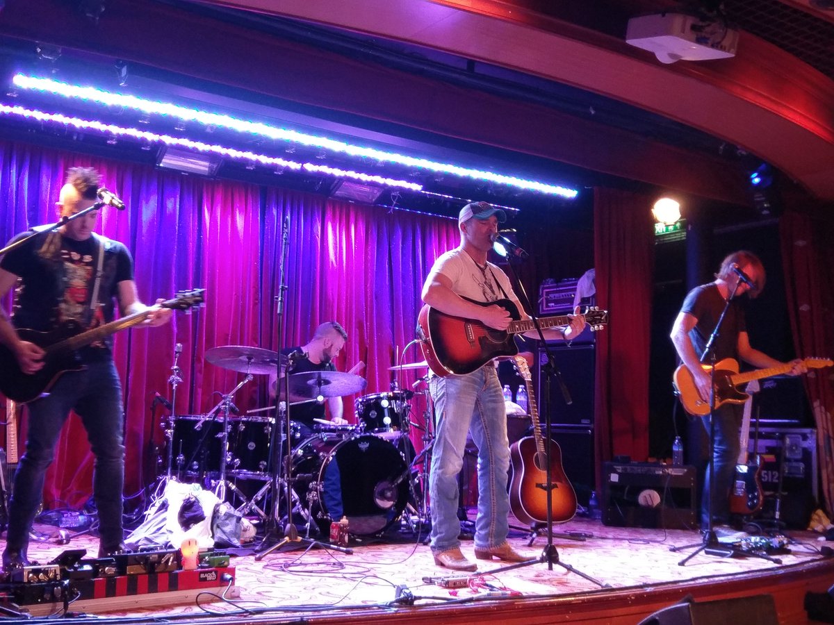 DaisyRayP's tweet photo. @jameswesley1 killin it on @CountryCruising #HowMuchDoYouLoveMe ...Uh, I'm here aren't I?! https://t.co/SFnbjwBhxZ