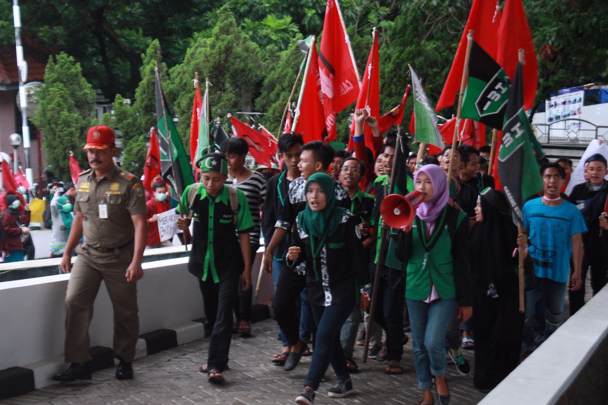 DPRD_kudus's tweet photo. Sekretaris Komisi D DPRD Kabupaten Kudus Bp. H. Mawahib menerima Audiensi dengan Aliansi Mahasiswa 171(HMI, BEM Stikes Muhammadiyah dan IMM) https://t.co/3a0Ci1yaPR