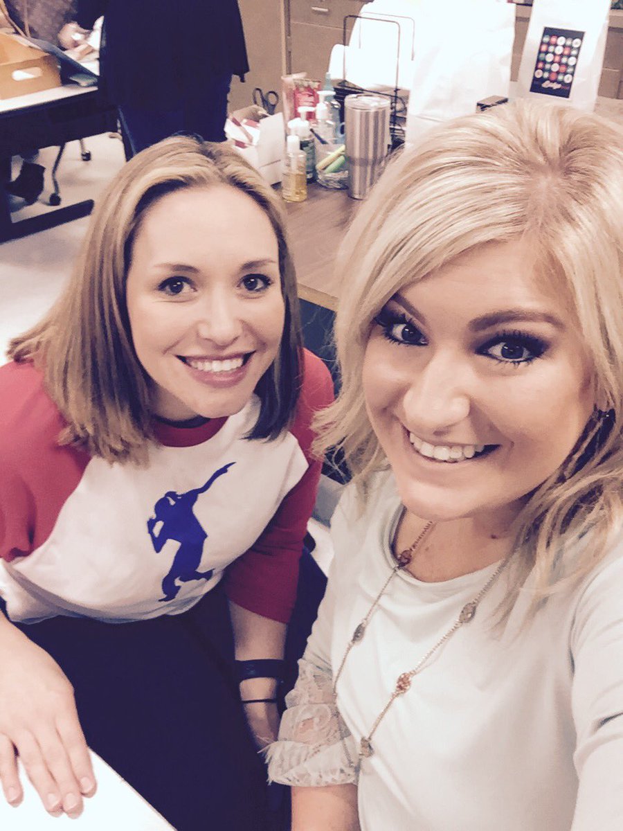 ms_austin_5th's tweet photo. First teacher tweet...learning about CFA's the easy way with @mrsdixonsclass #dptech2017 #alwayslearning https://t.co/8CpTJNTBnm