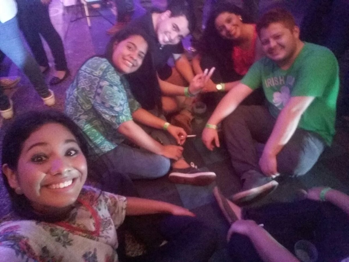 DMargarita_10's tweet photo. Así como el sábado del festival, vamos a esperar el proximo!! #Sentaditos @sarayzl @cervezatona 🍻❤🎊 https://t.co/Fl4SjnVbRk