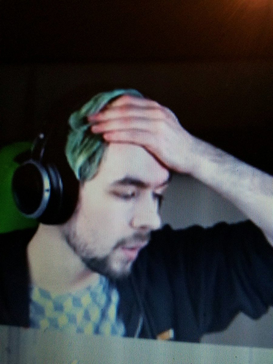 septicpooper__'s tweet photo. When you forget you got a midterm tomorrow https://t.co/7gTvhYyWW4