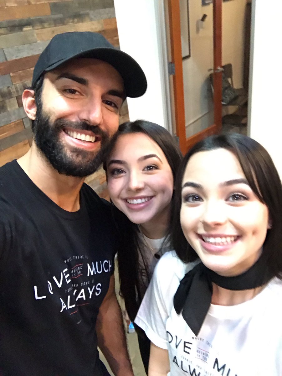 justinbaldoni's tweet photo. Going live on @MerrellTwins @youtube channel to talk about our cool shirts / #weloveyouskidrow Carnival! Tune in! https://t.co/vRZYue83y6 https://t.co/N3fGeoLzrg