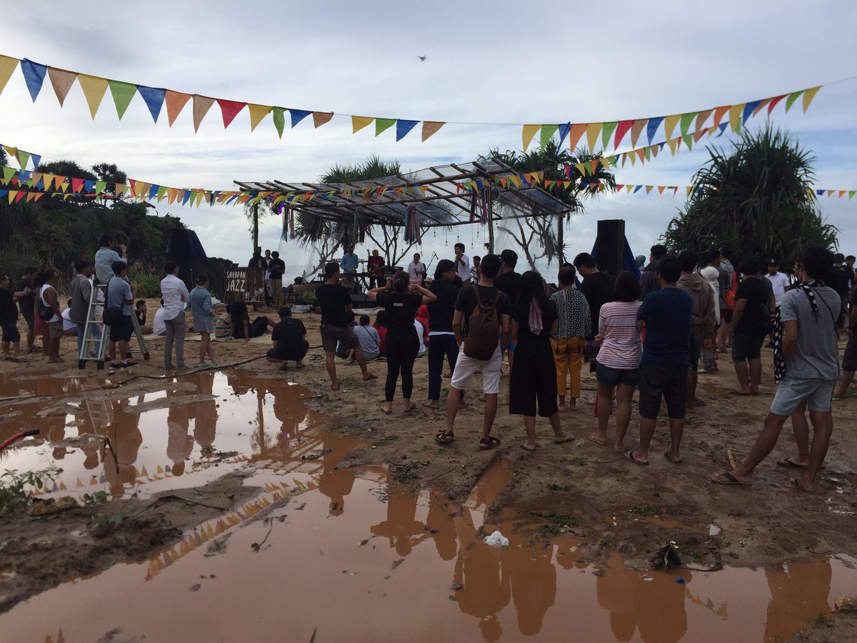 #Now @Tricotado_band on stage <a href="/SarapanJazz/">sarapanjazz</a> at Watu Kodok Beach, Gunungkidul #Jogja

#sarapanjazz #sarapanjazz2017