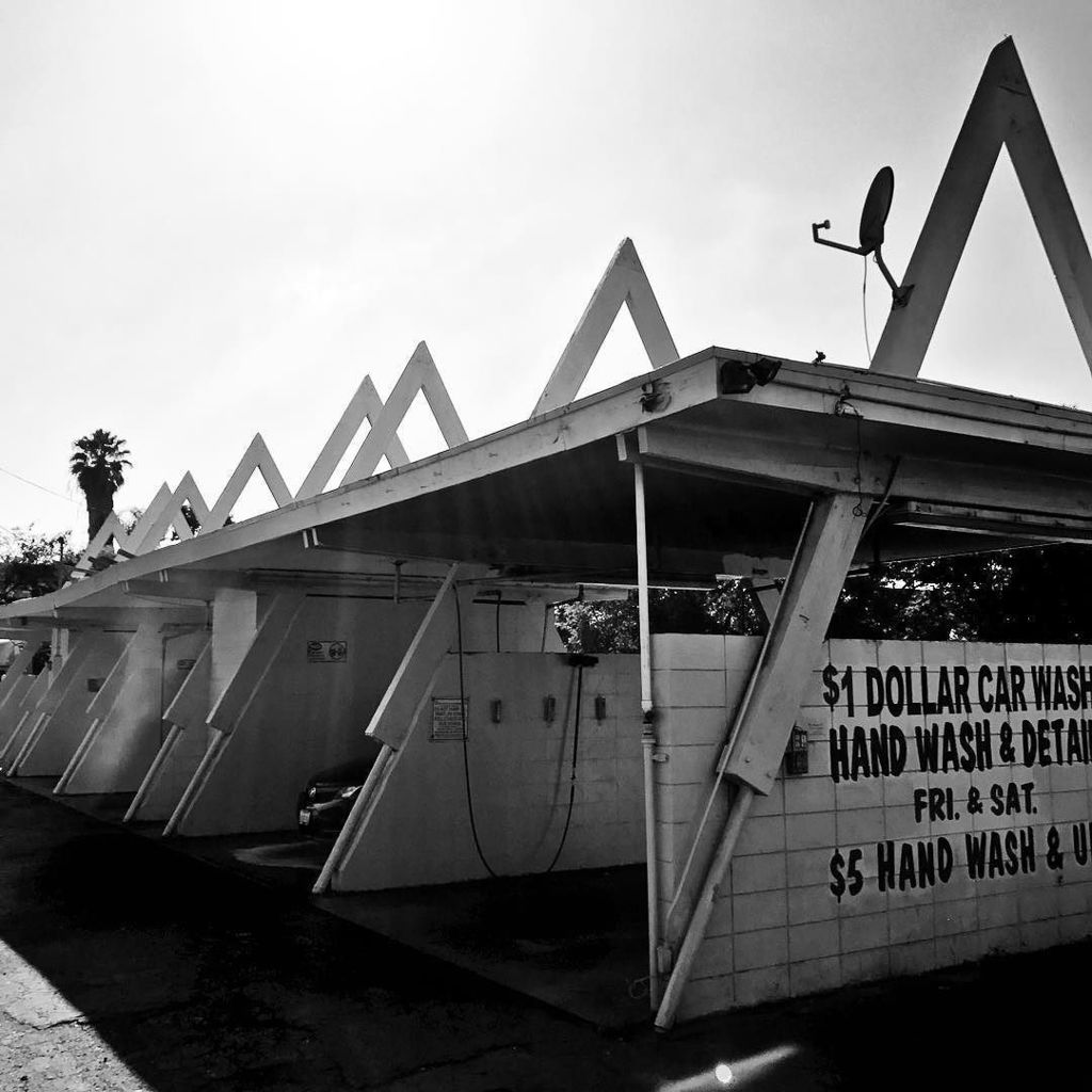 Get your car washed Googie style in Long Beach #architecture #googiearchitecture #retro #s… ift.tt/2j7cjZR