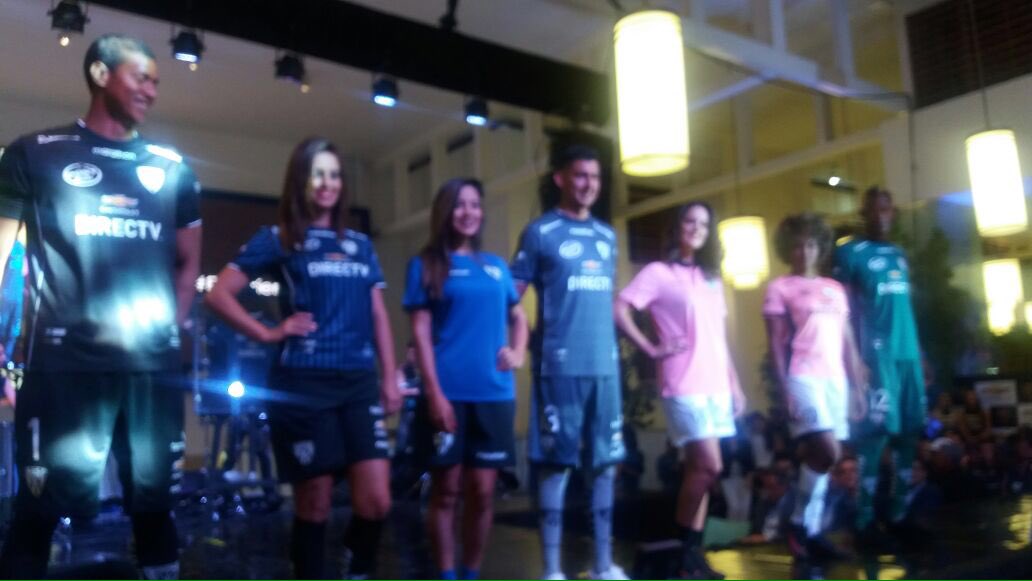 radio_pichincha's tweet photo. #UniversalDeportes.- Indumentaria completa del @IDV_EC para el 2017
#NuncaDejesDeSoñar https://t.co/a4becPjRCs