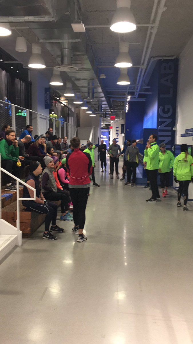 RobertoMandje's tweet photo. Great Tues AM turnout for #NyrrGroupTraining from #NyrrRunCenter & @newbalance #RunHub! All on board for the #ResolveToRun train! #Stuart30 https://t.co/5JkMVAyLbr