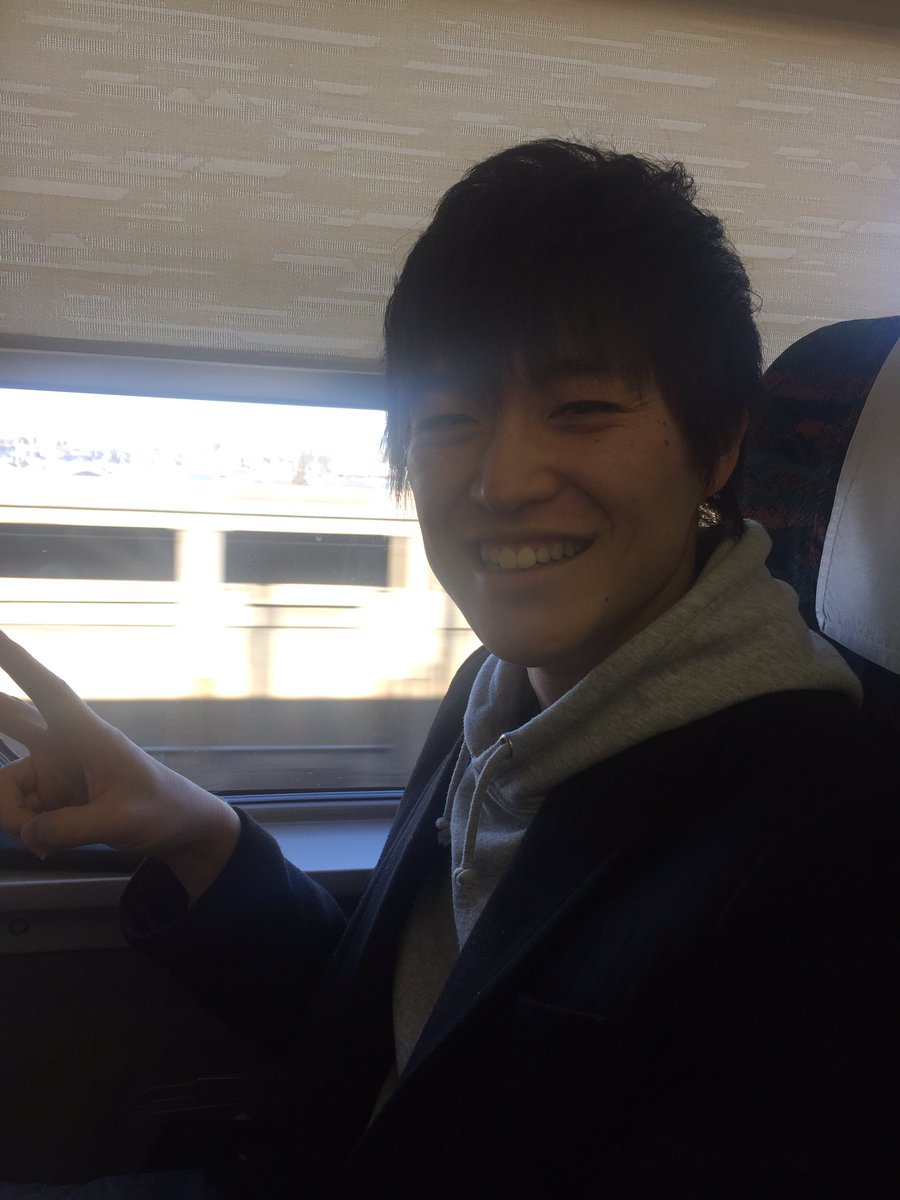 fcregate2009's tweet photo. なんと偶然！
予備校（大宮市）に通う降矢くんに新幹線で会いました！現役合格を目指し日々12時間勉学に励んでいるそうです！

久しぶりに知り合いに会い、久しぶりに長話をしたと言ってました！

頑張れ！ケイスケ！応援してます！

ヤマカン https://t.co/HC2sKuv0Qe