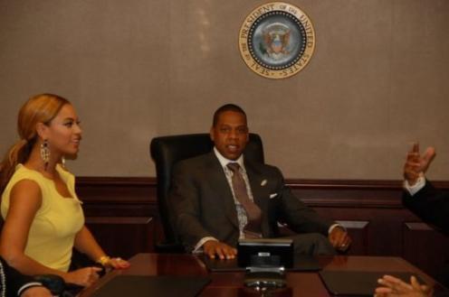 RealTimBlack's tweet photo. I'm seeing double-standards. Obama met with Rappers, Athletes and Actors. You called him cool for it! Remember JayZ and Beyonce at the WH? https://t.co/H8LRak4phU