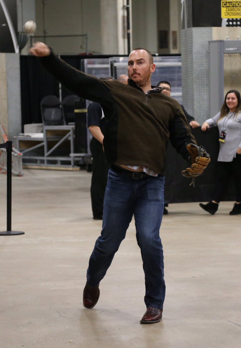 🏀 vs. ⚾️ who won, @MattBonner_SAS? https://t.co/t5UVBmTohn